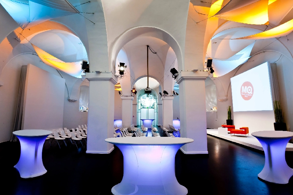 Vortrag und Cocktail in MQ_Ovalhalle